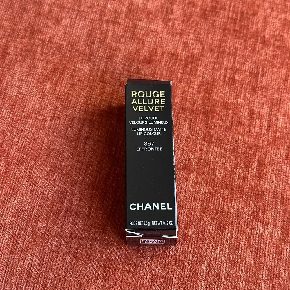 Chanel Rouge Allure Velvet Lip Colour in 367 Effrontee